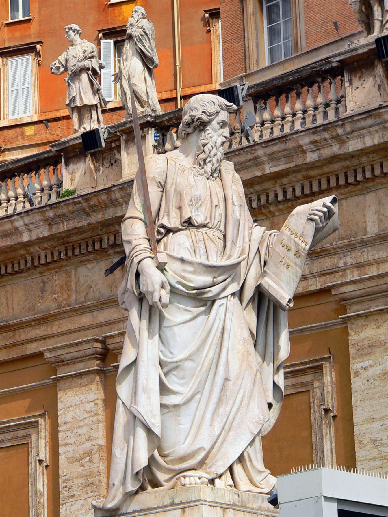 Monumentale Statur des Apostel Paulus auf dem Petersplatz in Rom Statur des Apostel Paulus
